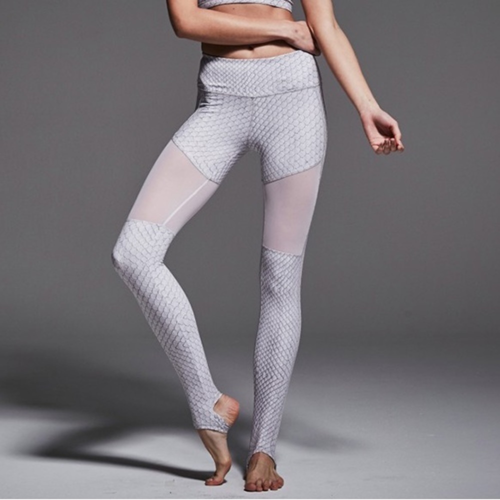 Varley Gray Hillcrest Stirrup Python Snake Print Performance Leggings EUC Size S